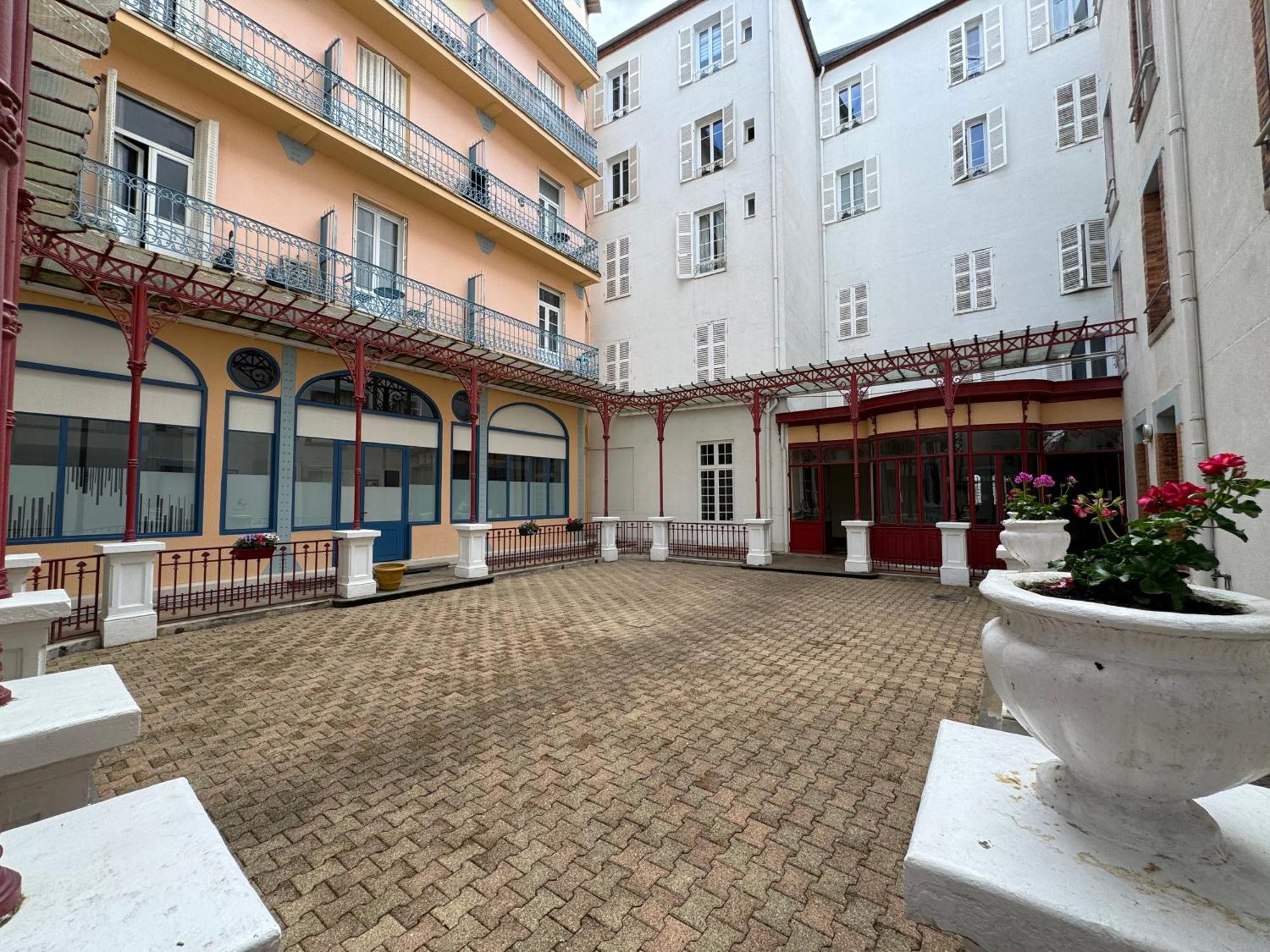 וישי Petit Splendid - Ancien Palace, Balcon, Centre מראה חיצוני תמונה